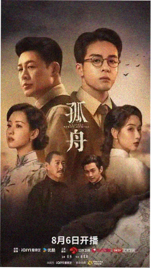 深夜客厅电视屏幕与霓虹反光的观影场景